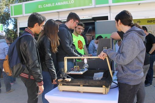 VOLUNTARIOS Y PARTICIPANTES DE LOS TALLERES SOYCOMOTU EN LA SEMANA DE LA CIENCIA