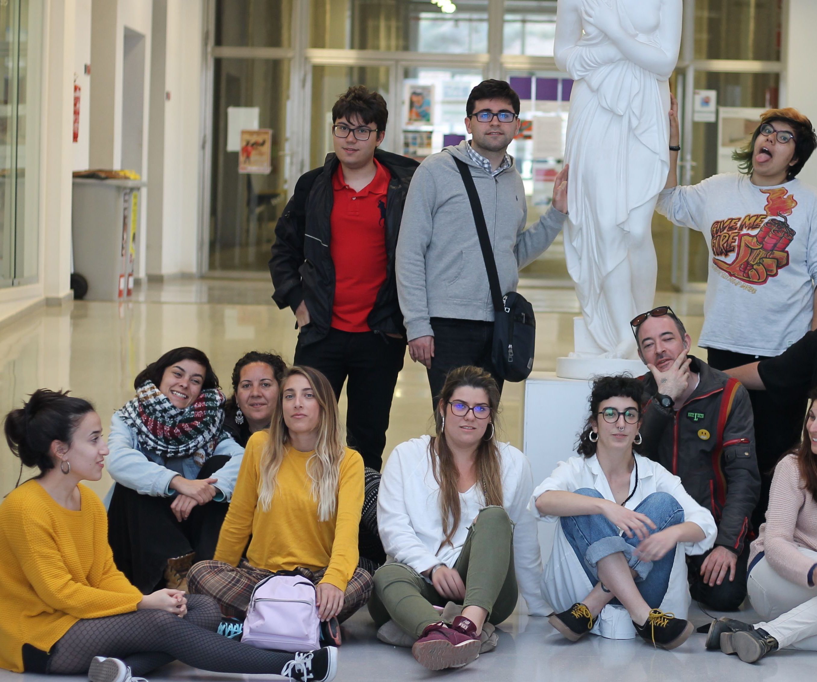 INTRODUCCIÓN A LA FOTOGRAFÍA ESTENOPEICA: CURSO IMPARTIDO POR ALUMNAS DE LA FACULTAD DE BELLAS ARTES