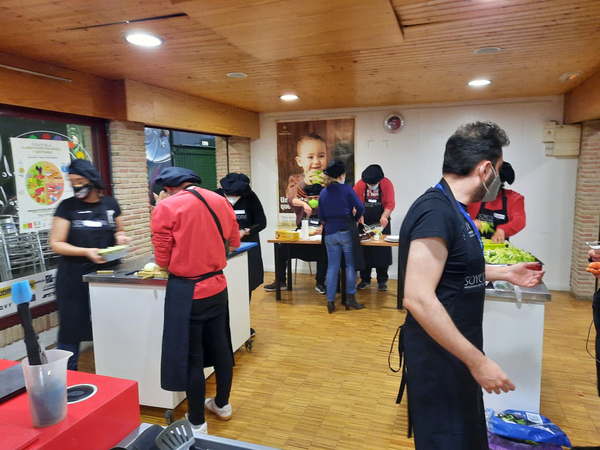 UN DÍA EN EL TALLER DE COCINA SOYCOMOTU