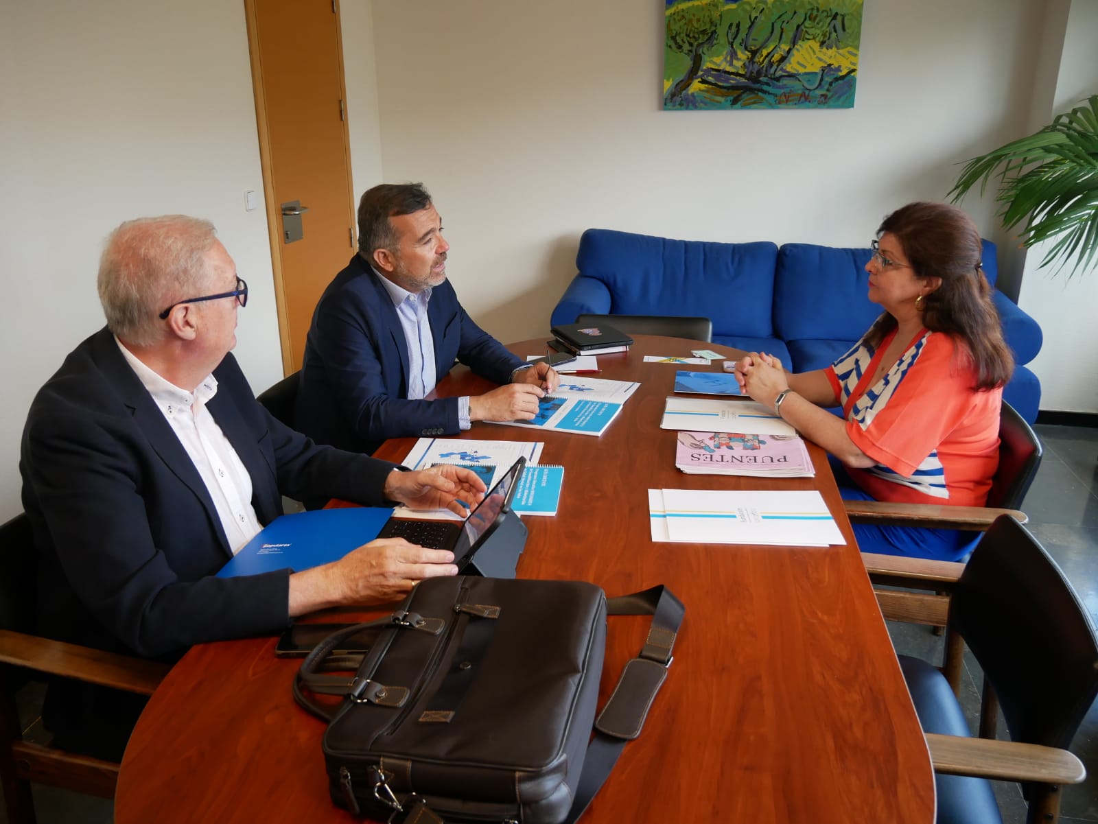 NOS REUNIMOS EN LA ASAMBLEA REGIONAL CON EL PRESIDENTE DE LA COMISIÓN DE EDUCACIÓN Y CULTURA